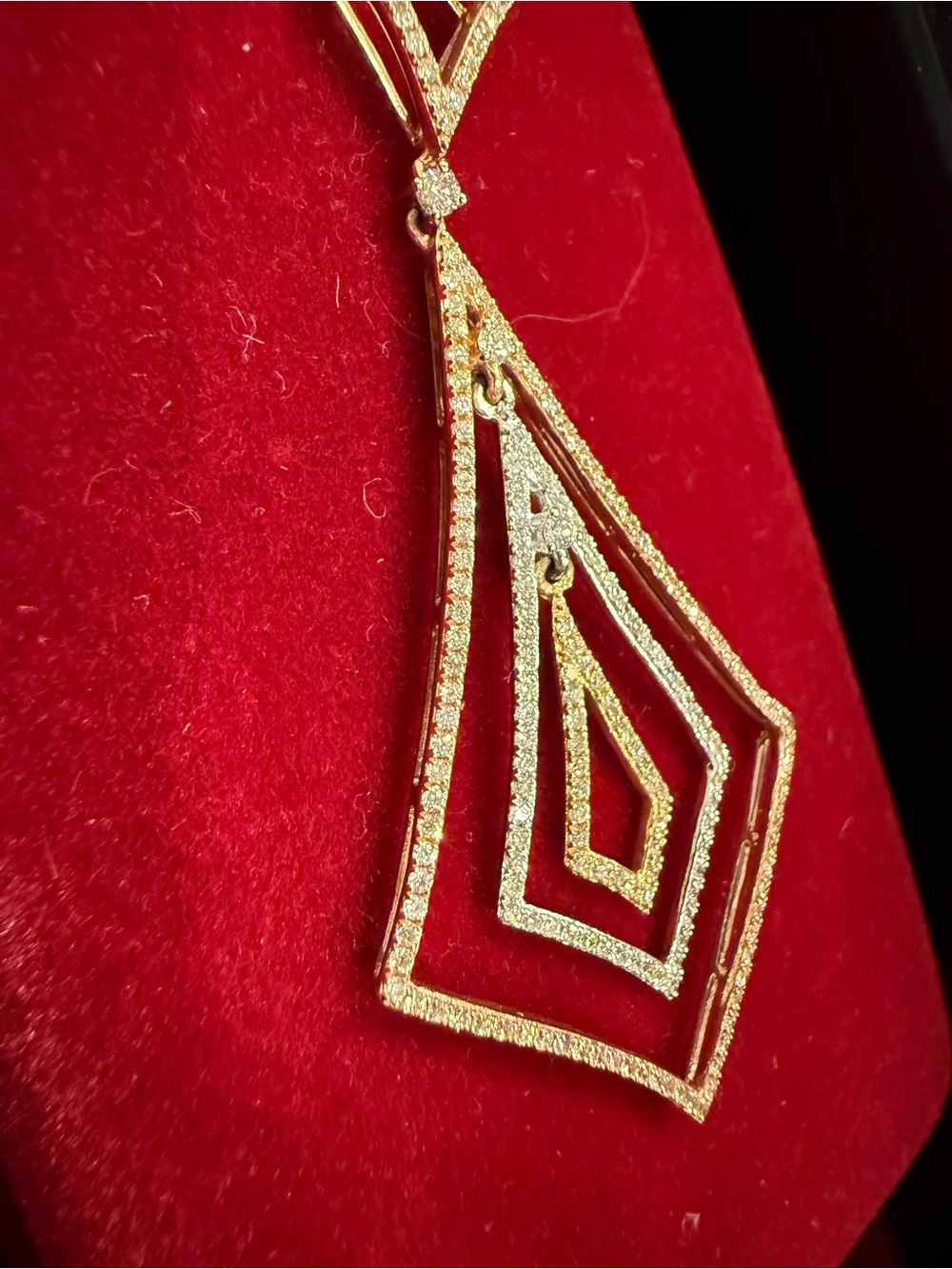 Stunning 3 colored gold pendant necklace. White, rose and yellow 14k gold